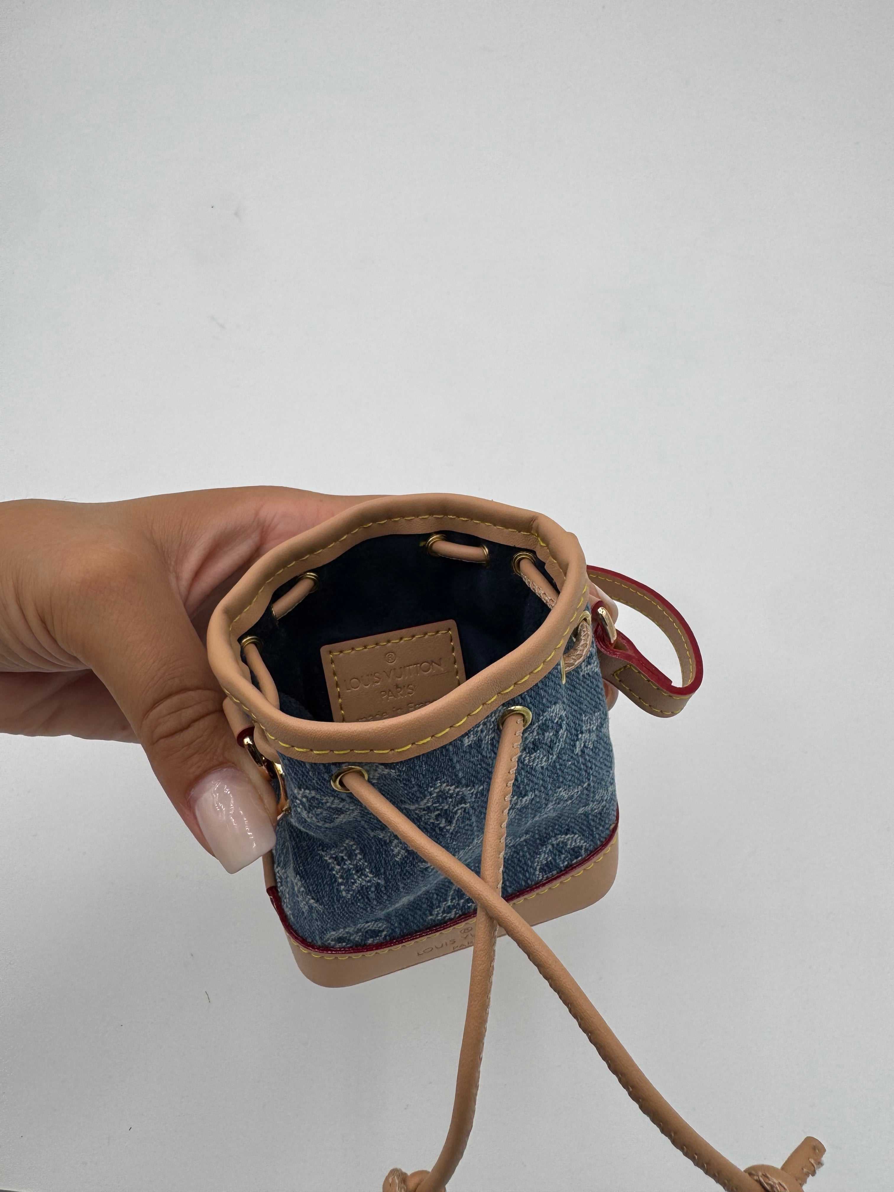 Charm/portachiavi denim secchiello
